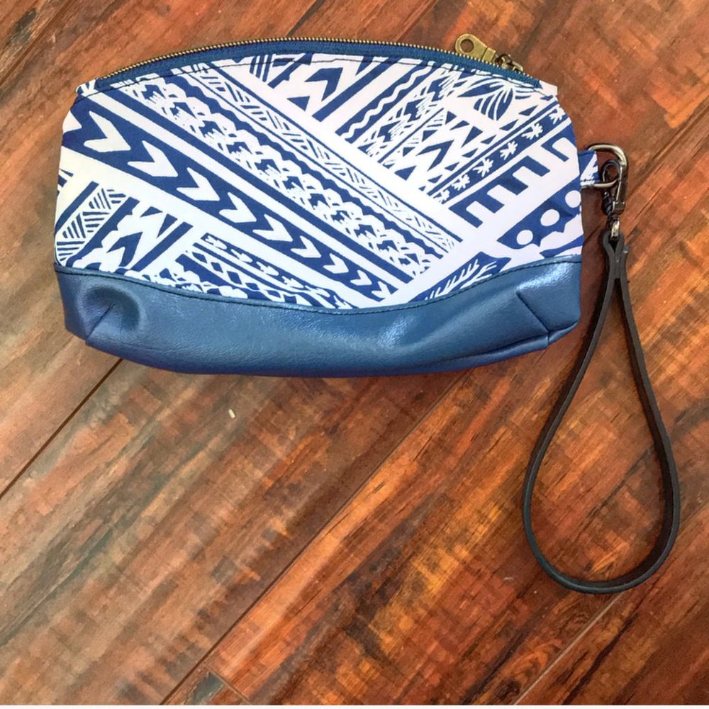 Handmade Samoan Print Tapa Blue Wristlet